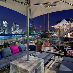 Hotel Doubletree By Hilton - Docklands Riverside ****